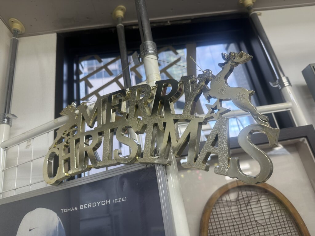 【店内をクリスマス仕様にしました！】