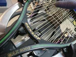 伝説の名器ビンテージラケット「DUNLOP MAX200G」をお張り上げ