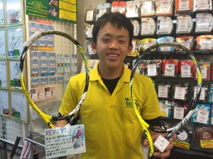 【部活などでテニスをはじめる方に！4】売り切れ間近のモデルも！渋谷に良いラケットあります、その2